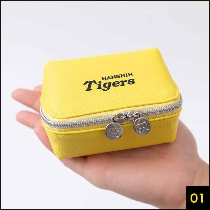 パカッと開くミニポーチ